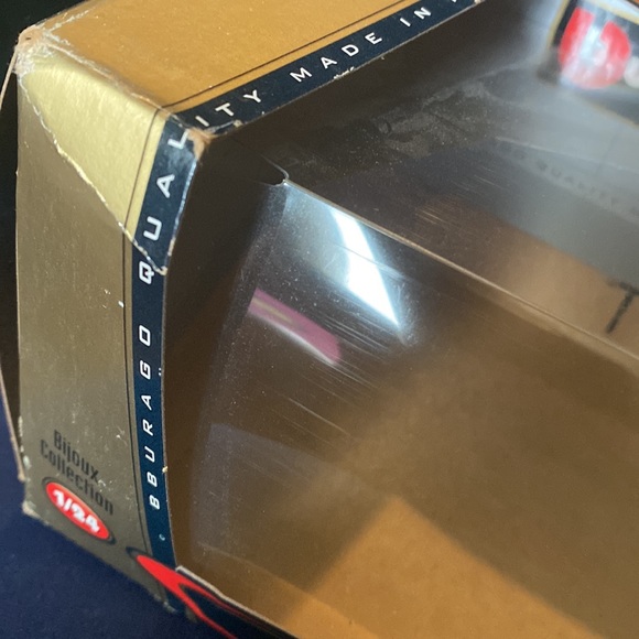 Burago 1997 Viper GTS Coupe - Picture 6 of 9